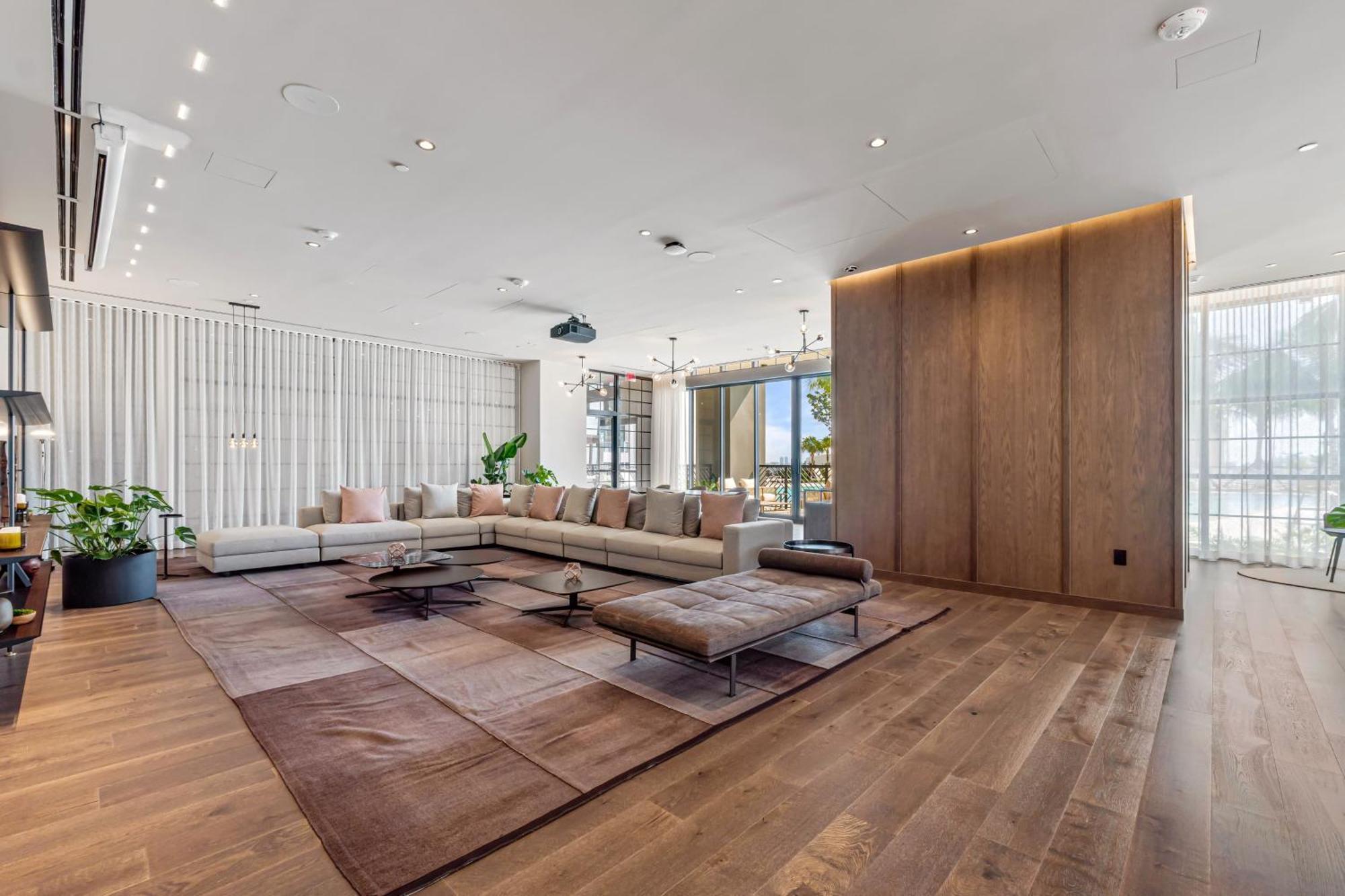 Apartment On 47th Floor! With Amenities *