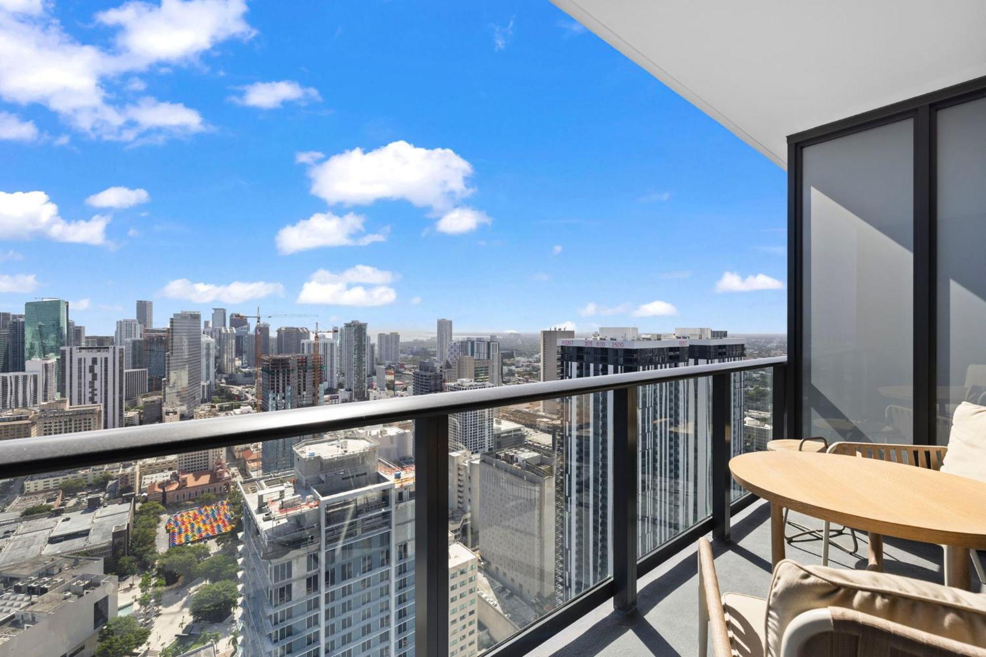 Apartment On 47th Floor! With Amenities